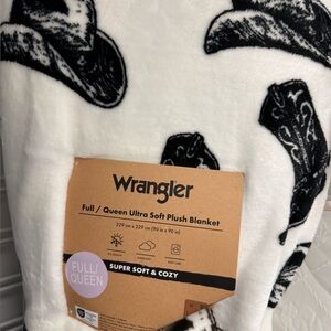 Wrangler Ful/Queen Ultra Soft Plush Blanket - Black and White